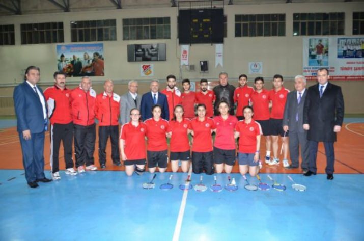 Vali Kahraman, Badminton Milli Takım Oyuncularını Ziyaret Etti